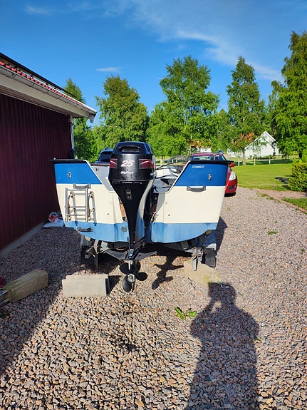 Crescent Bufo 462 + Mercury 25 hk 4-takt & bromsad trailer – klar att sjösättas 4 of 8