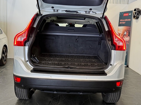 Volvo XC60 13 of 30