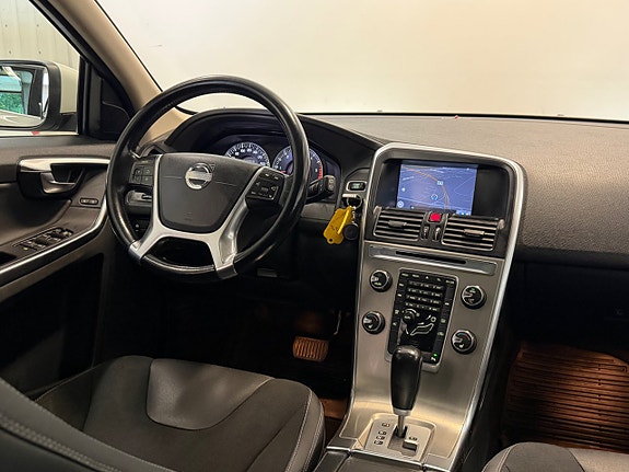 Volvo XC60 14 of 30
