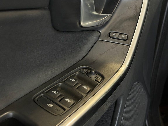 Volvo XC60 7 of 30