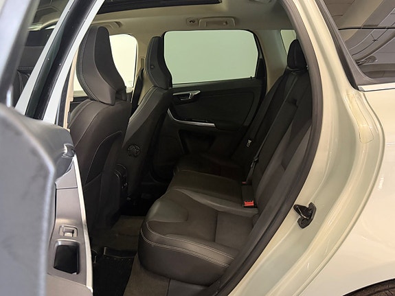 Volvo XC60 10 of 30