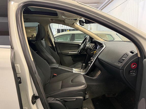Volvo XC60 18 of 30