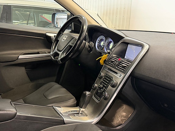 Volvo XC60 16 of 30