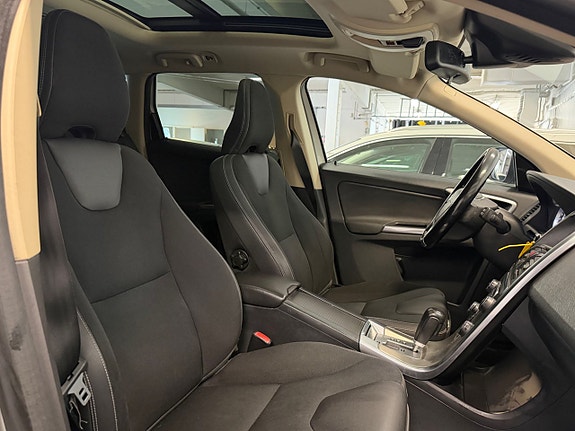 Volvo XC60 17 of 30