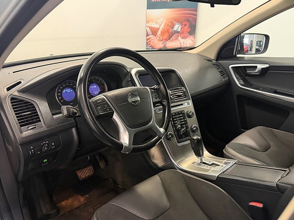 Volvo XC60 8 of 30