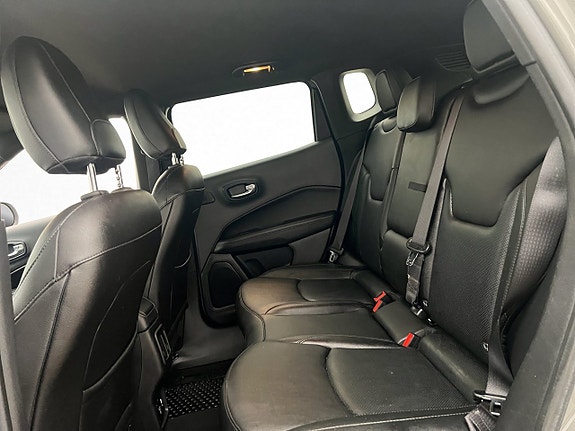 Jeep Compass 18 of 30
