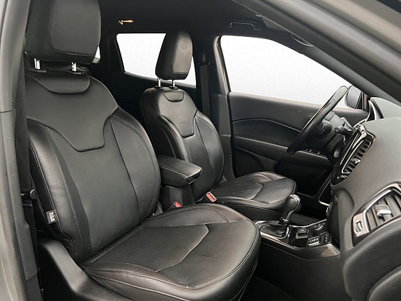 Jeep Compass 16 of 30
