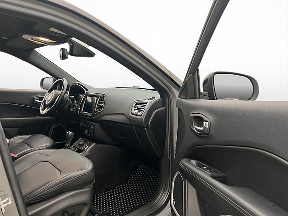 Jeep Compass 17 of 30