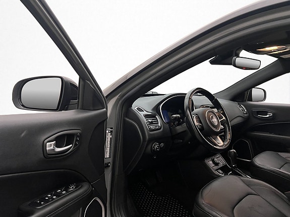 Jeep Compass 12 of 30