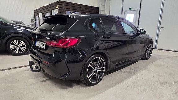 BMW 118i 4 of 28