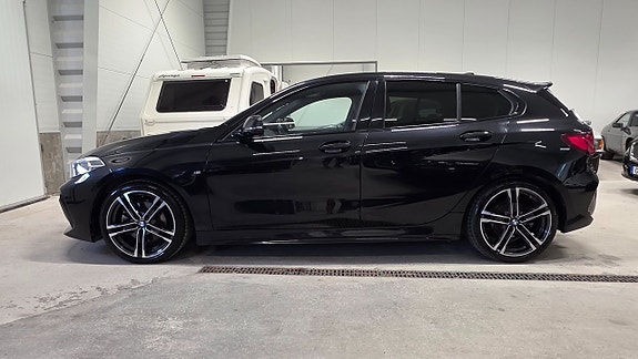 BMW 118i 2 of 28