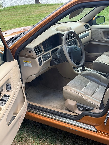 Volvo V70 8 of 10