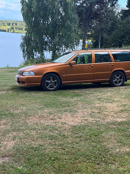 Volvo V70 2 of 10