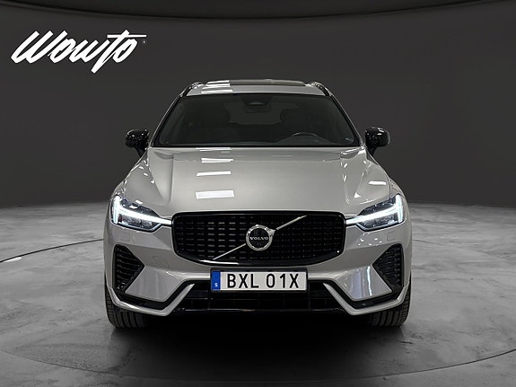 Volvo XC60 2 of 19