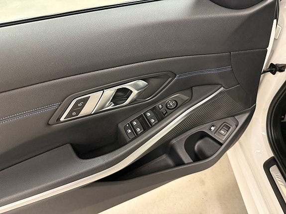 BMW 330e 9 of 18
