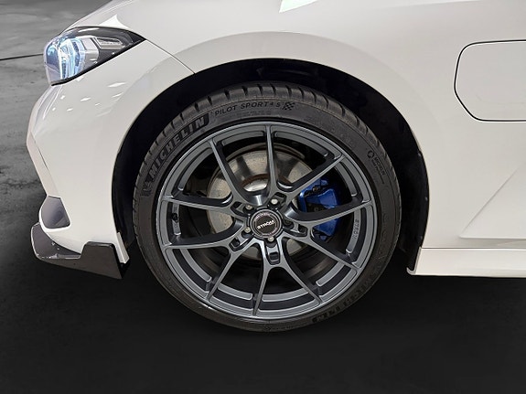 BMW 330e 17 of 18