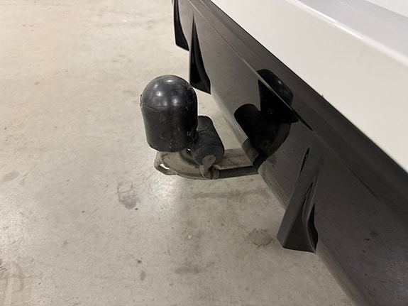 BMW 330e 18 of 18