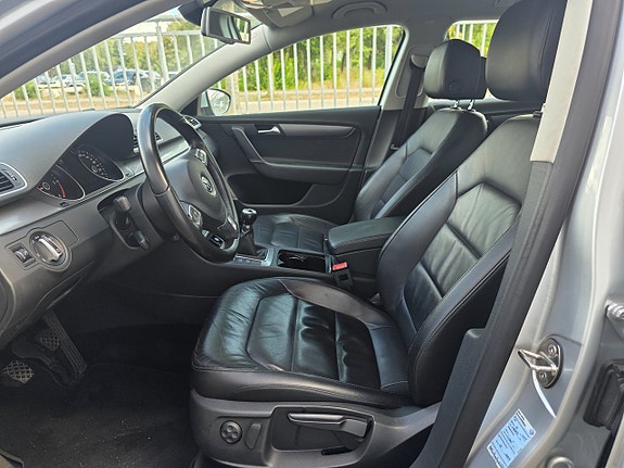Volkswagen Passat 11 of 15