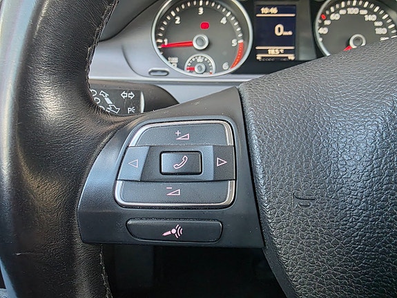 Volkswagen Passat 13 of 15