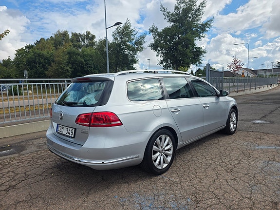 Volkswagen Passat 2 of 15