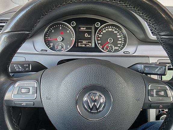 Volkswagen Passat 10 of 15