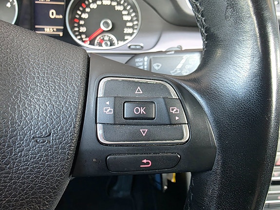 Volkswagen Passat 14 of 15