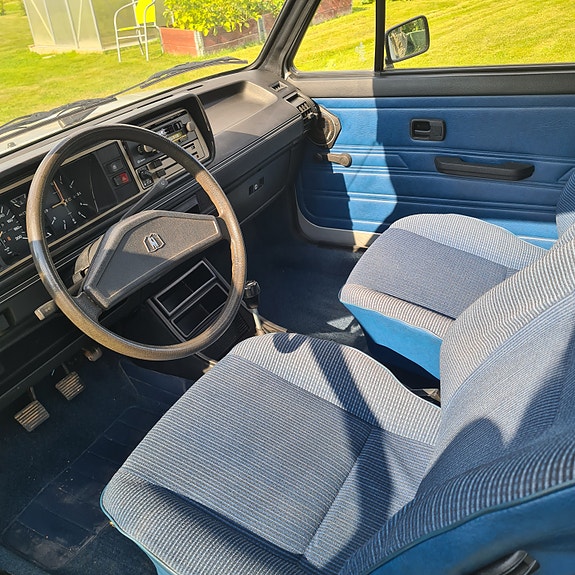 Volkswagen Jetta 2 of 6