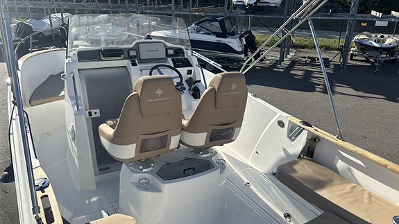 Jeanneau 7.5 CC med Yamaha F250 -12 2 of 9