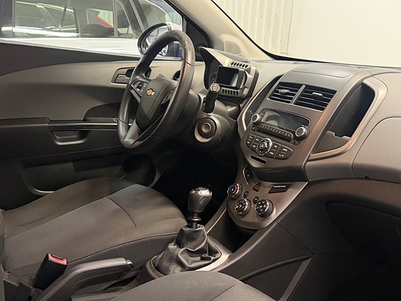 Chevrolet Aveo 16 of 27