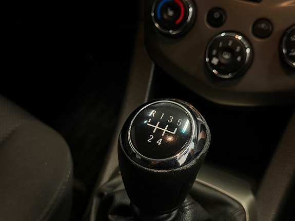 Chevrolet Aveo 18 of 27