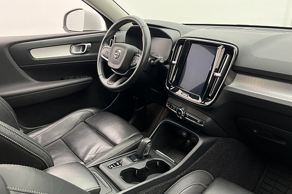 Volvo XC40 12 of 27