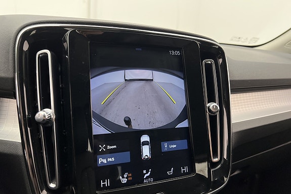 Volvo XC40 14 of 27