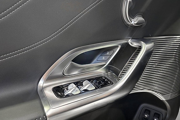 Mercedes-Benz GLC400 11 of 14