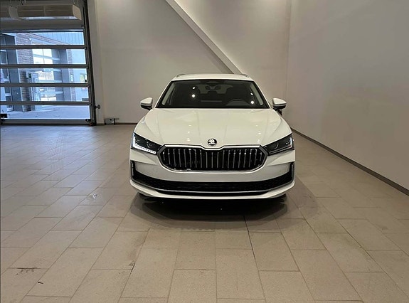 Skoda Superb 2 of 18