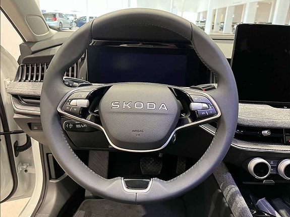 Skoda Superb 13 of 18