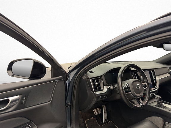 Volvo V60 13 of 30