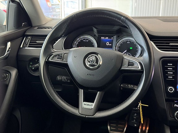 Skoda Octavia Scout 11 of 24