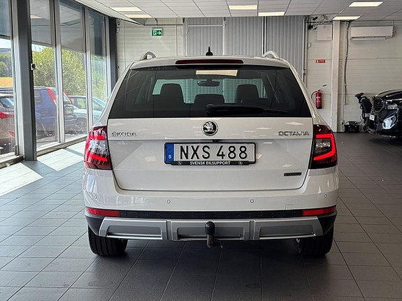 Skoda Octavia Scout 4 of 24