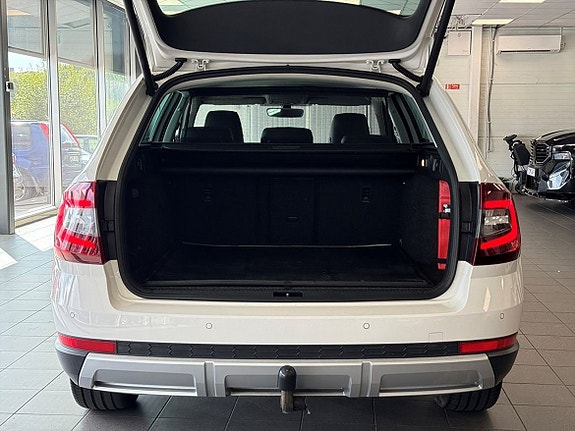 Skoda Octavia Scout 23 of 24