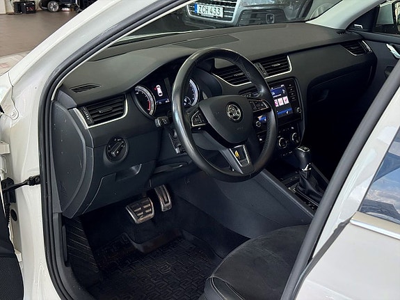 Skoda Octavia Scout 9 of 24