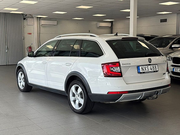 Skoda Octavia Scout 5 of 24