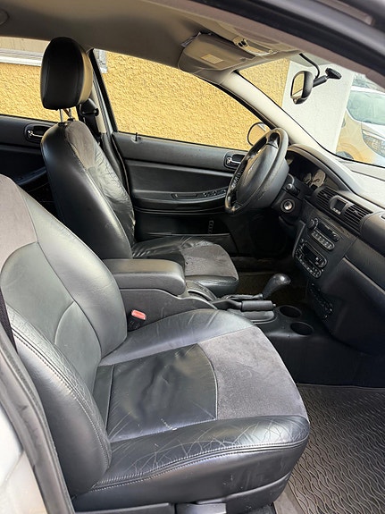 Chrysler Sebring 4 of 5
