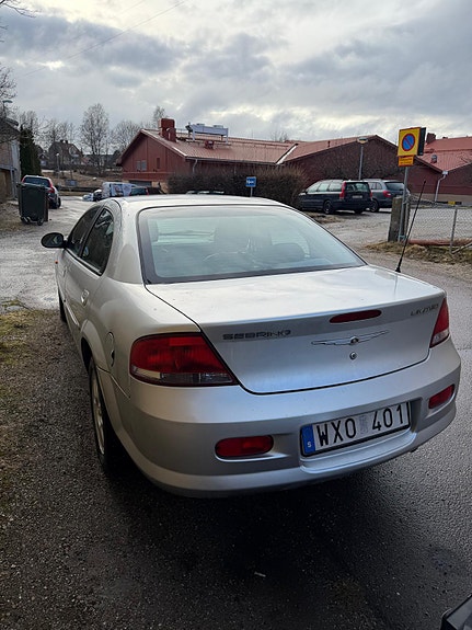 Chrysler Sebring 3 of 5