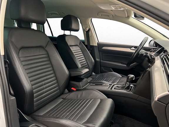 Volkswagen Passat Alltrack 16 of 30