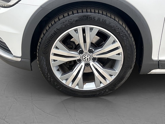 Volkswagen Passat Alltrack 30 of 30