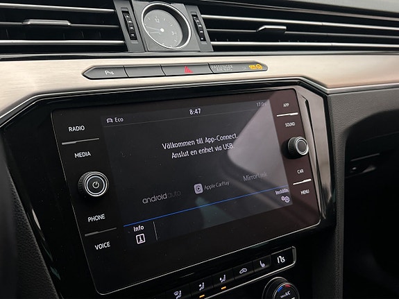 Volkswagen Passat Alltrack 22 of 30