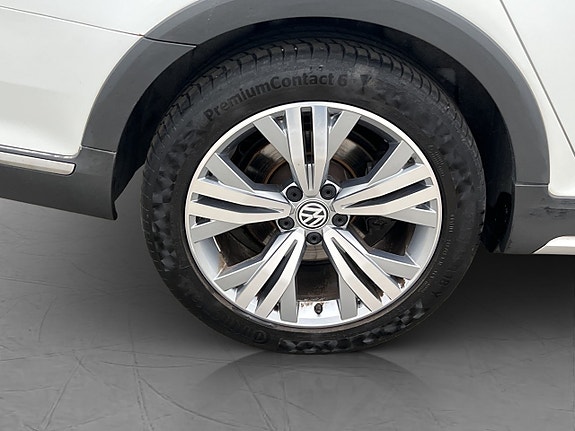 Volkswagen Passat Alltrack 29 of 30