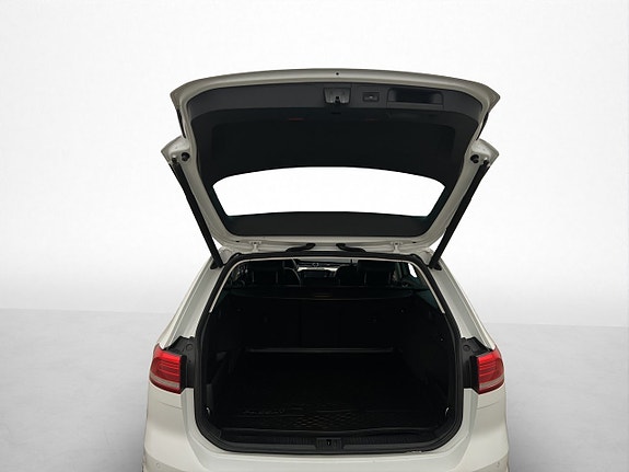 Volkswagen Passat Alltrack 27 of 30