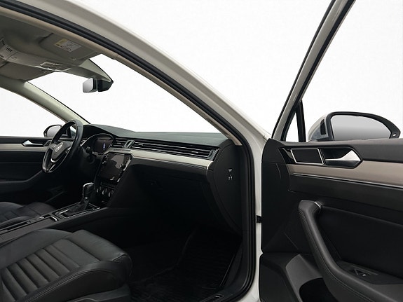 Volkswagen Passat Alltrack 17 of 30