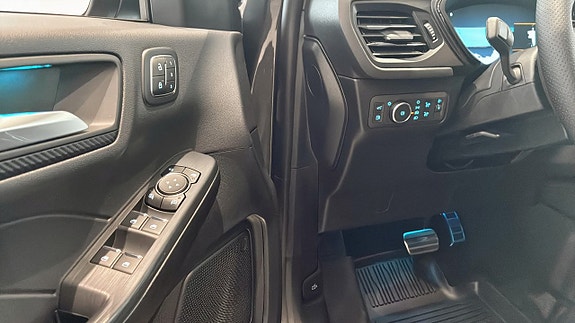 Ford Kuga 11 of 12